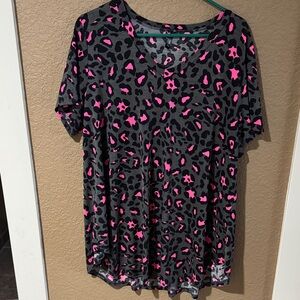 Vibrant Pink and Gray Leopard Print Women's Tee